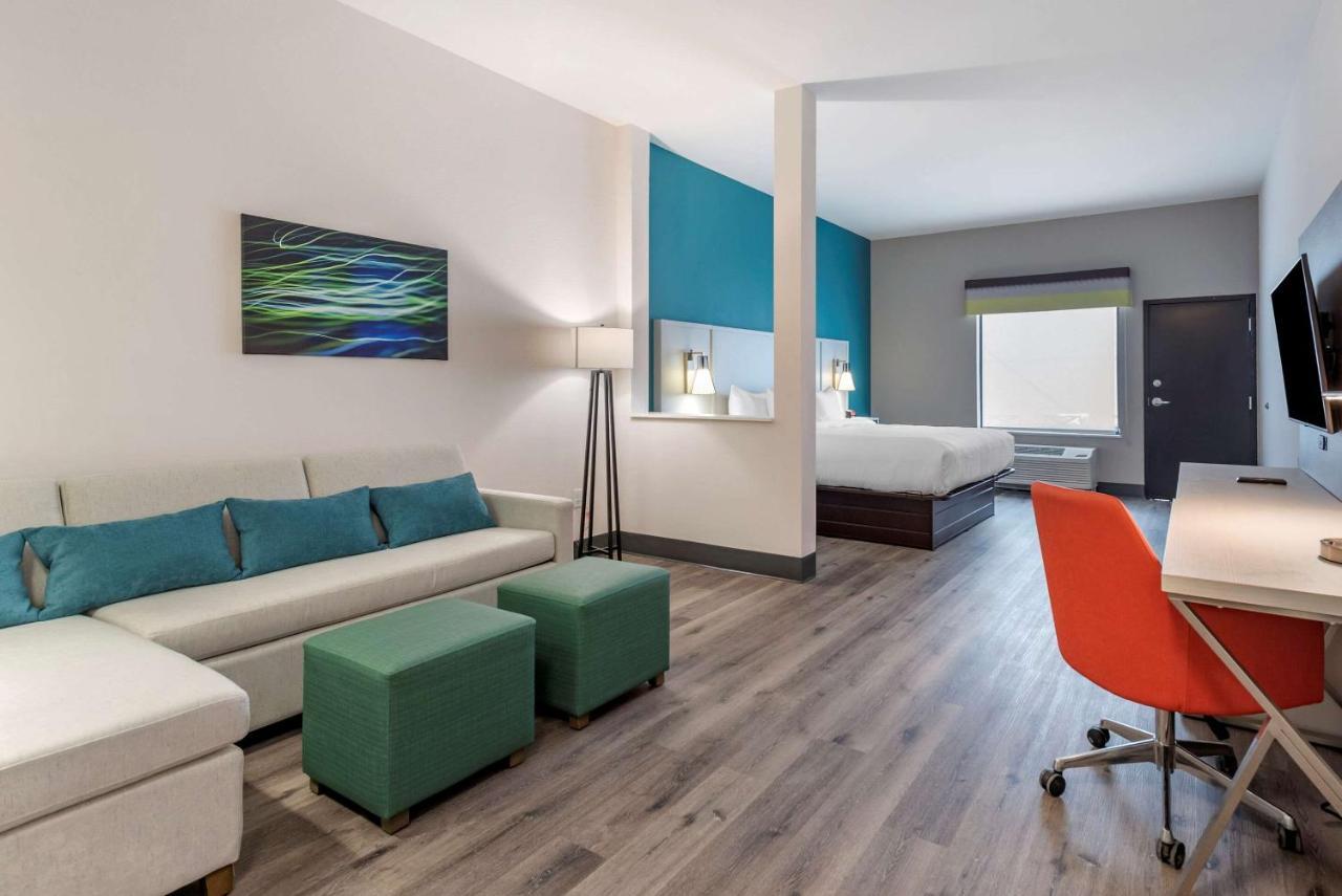 Comfort Suites Colorado Springs East - Medical Center Area Exterior photo