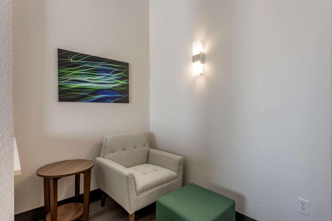 Comfort Suites Colorado Springs East - Medical Center Area Exterior photo